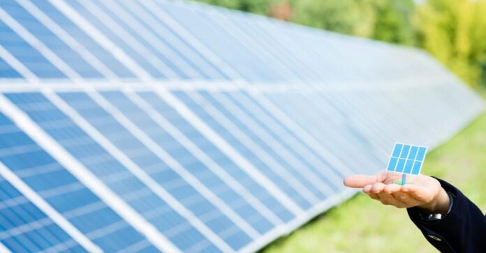 Fotovoltaica: ¿se pueden instalar placas solares en naves industriales?