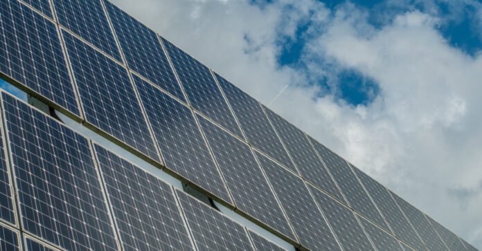 ¿Por qué son interesantes los paneles solares verticales?