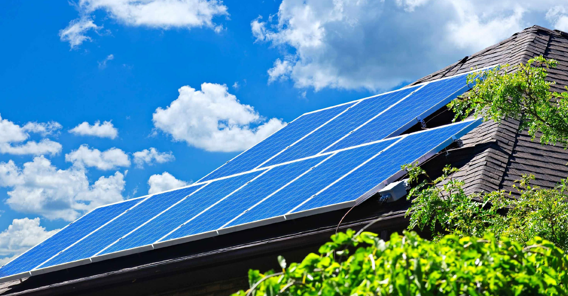 ¿Cuáles son los obstáculos que persisten para el desarrollo del mercado de la energía solar?