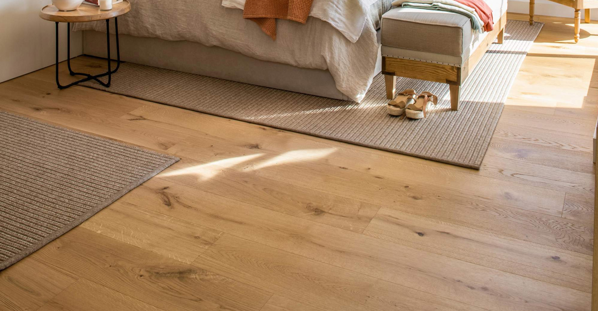 Suelos de madera en verano: consejos sencillos para mantenerlos impecables Suelos de madera en verano: consejos sencillos para mantenerlos impecables